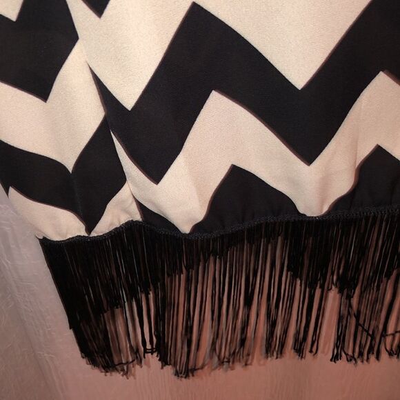 LuLaRoe S Rare Monroe Ivory Black Chevron Open Waterfall  Cardigan Duster Kimono - Picture 6 of 11